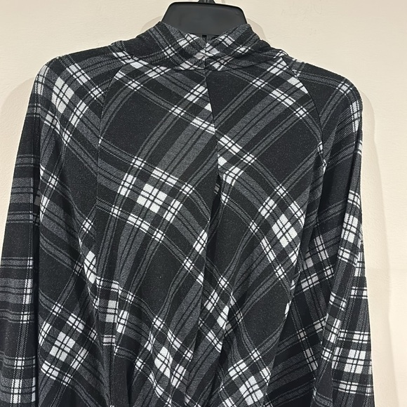 Ashley Stewart Black White Plaid Cape Shawl Size 12 - Picture 8 of 8